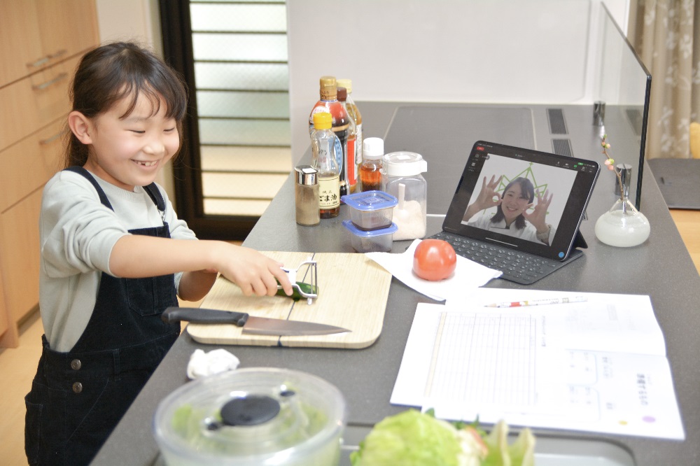 夏休みの自由研究におかし作りで科学に挑戦しよう！オンライン料理“実験”教室を開催